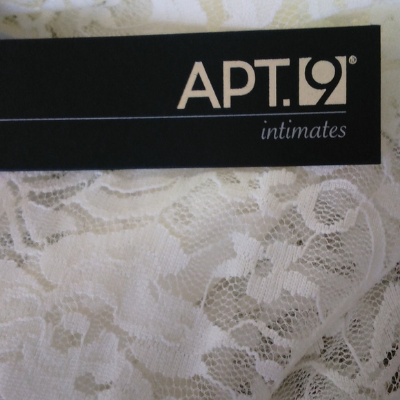 Lace Robe - Picture 4 of 7